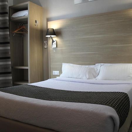 Hotel Univers Карпентра Екстериор снимка