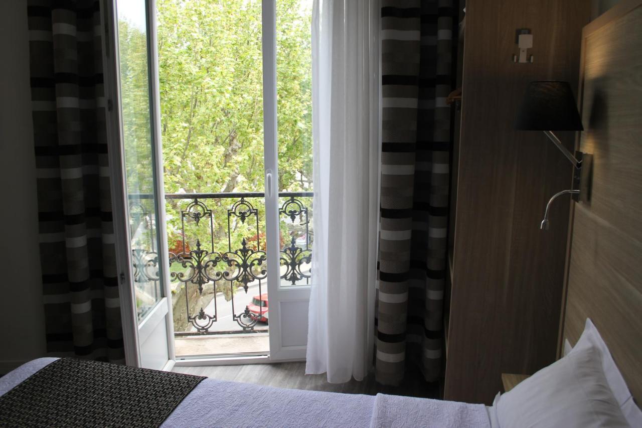 Hotel Univers Карпентра Екстериор снимка