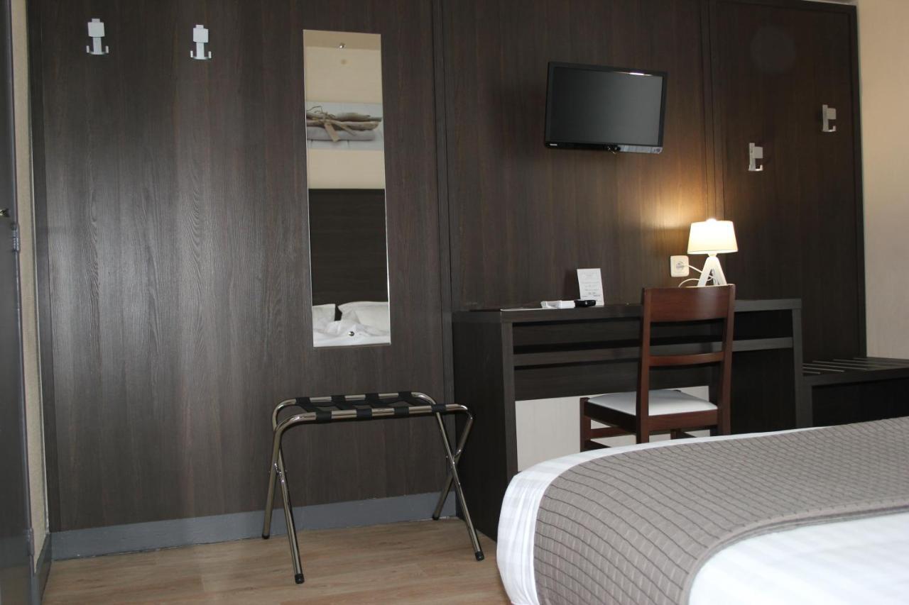 Hotel Univers Карпентра Екстериор снимка