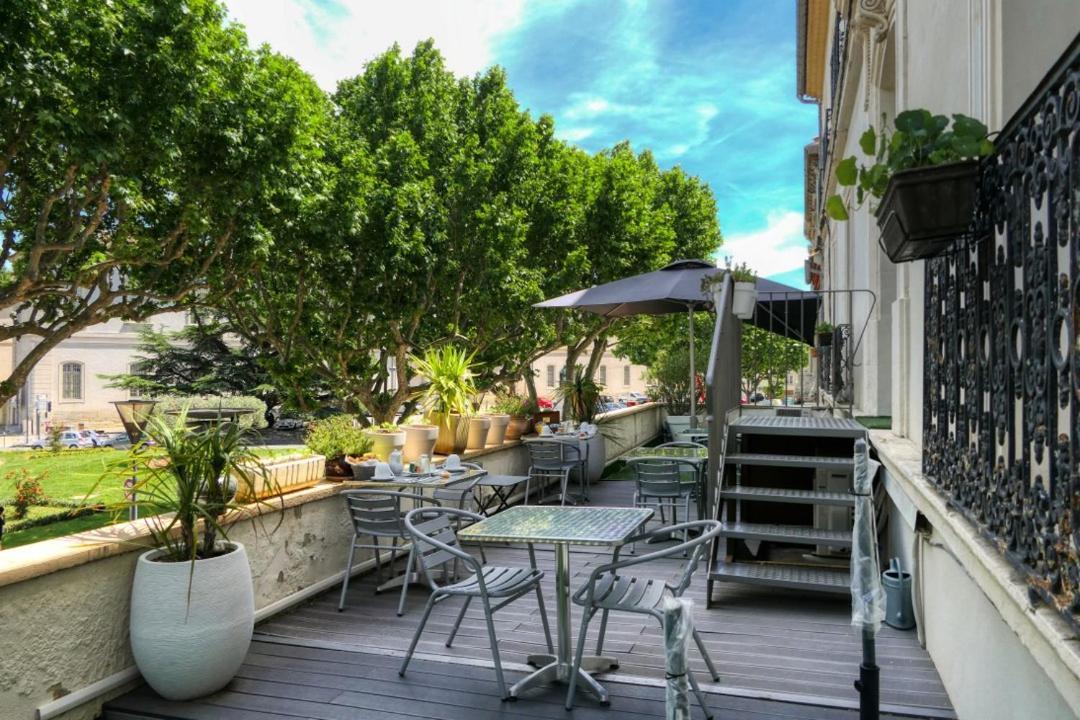 Hotel Univers Карпентра Екстериор снимка