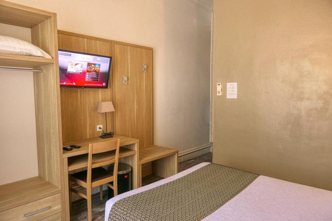 Hotel Univers Карпентра Екстериор снимка