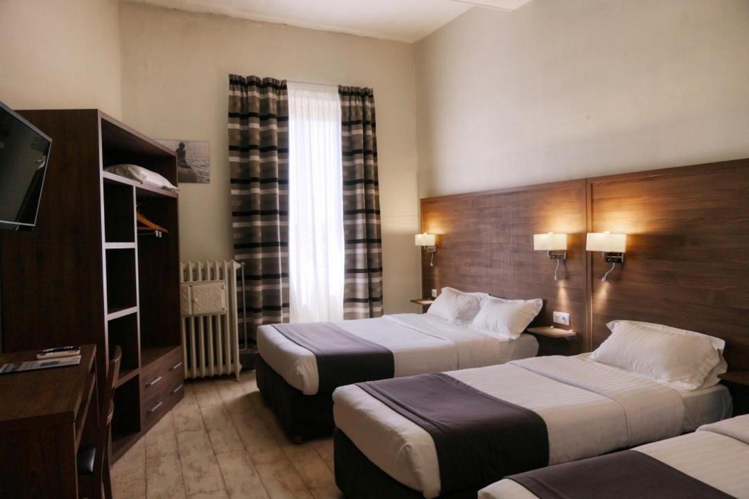 Hotel Univers Карпентра Екстериор снимка
