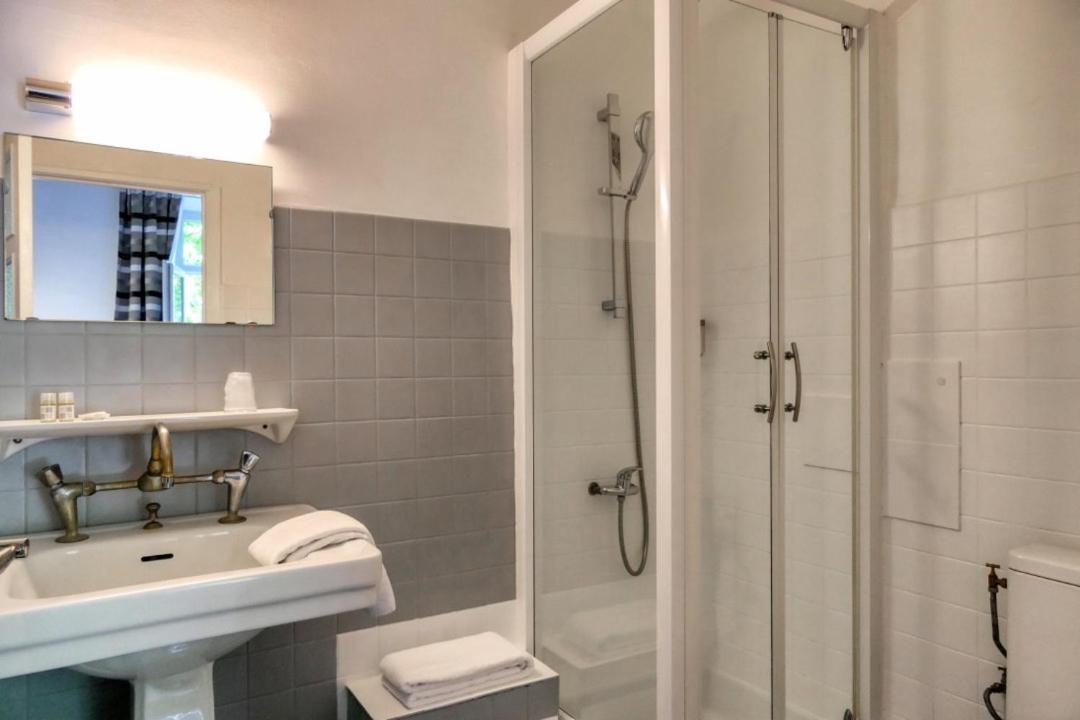Hotel Univers Карпентра Екстериор снимка