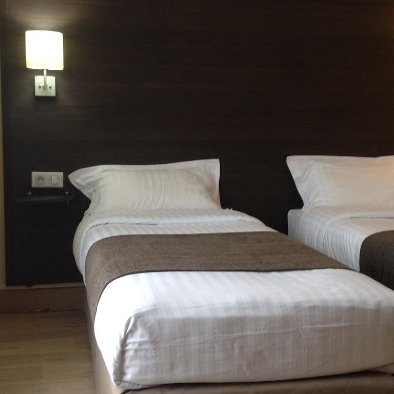 Hotel Univers Карпентра Екстериор снимка