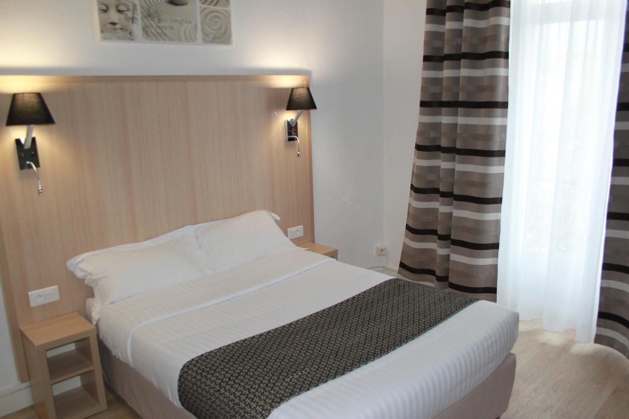Hotel Univers Карпентра Екстериор снимка