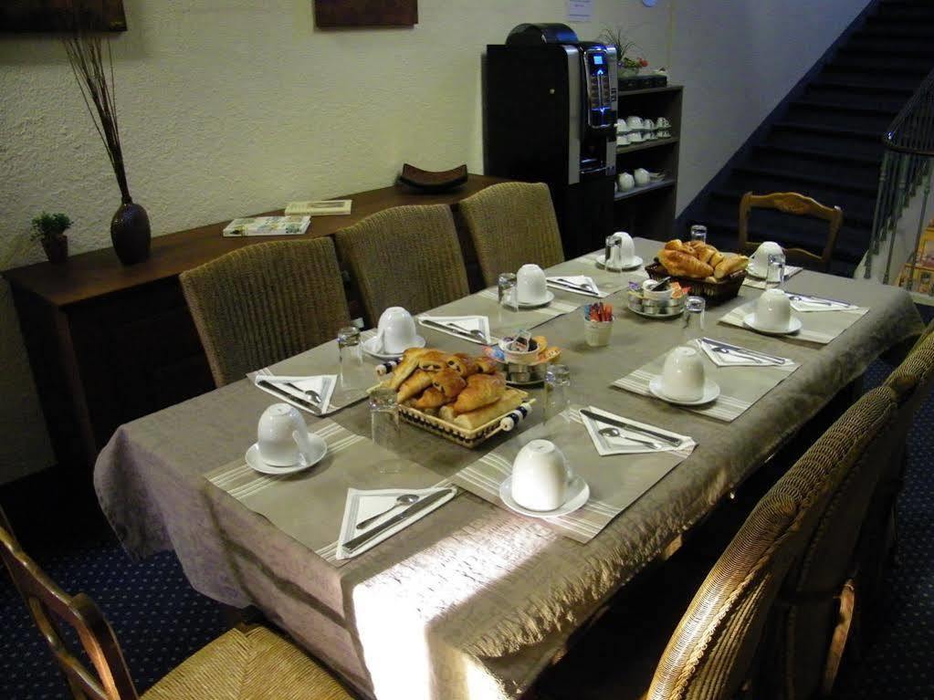 Hotel Univers Карпентра Екстериор снимка
