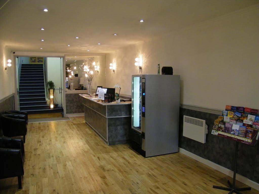 Hotel Univers Карпентра Екстериор снимка